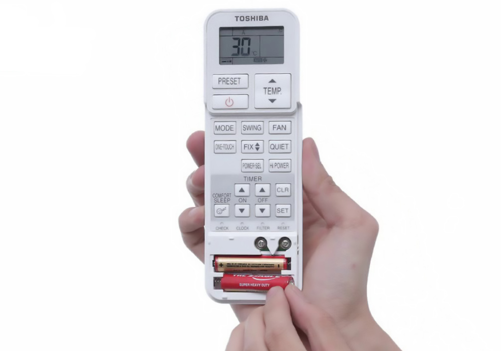 Cách thay pin của remote của máy lạnh remote Toshiba